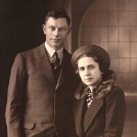 [1938 Rotterdam]  Hendrik Harber (Henk) de Leeuw van Weenen en Johanna (Jo) Edelschaap. Huwelijksfoto bij fotograaf W.Bleuzé in de Jonker Fransstraat 64